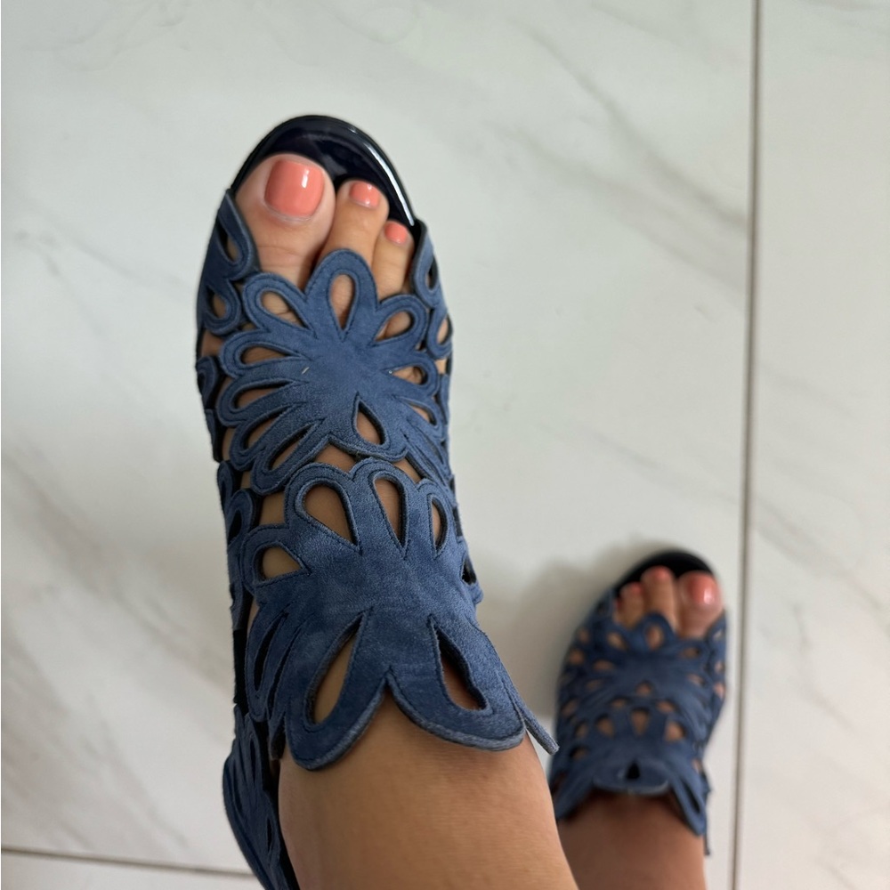 AUTHENTIC OSCAR DE LA RENTA blue suade 37.5 - Picture 8 of 10